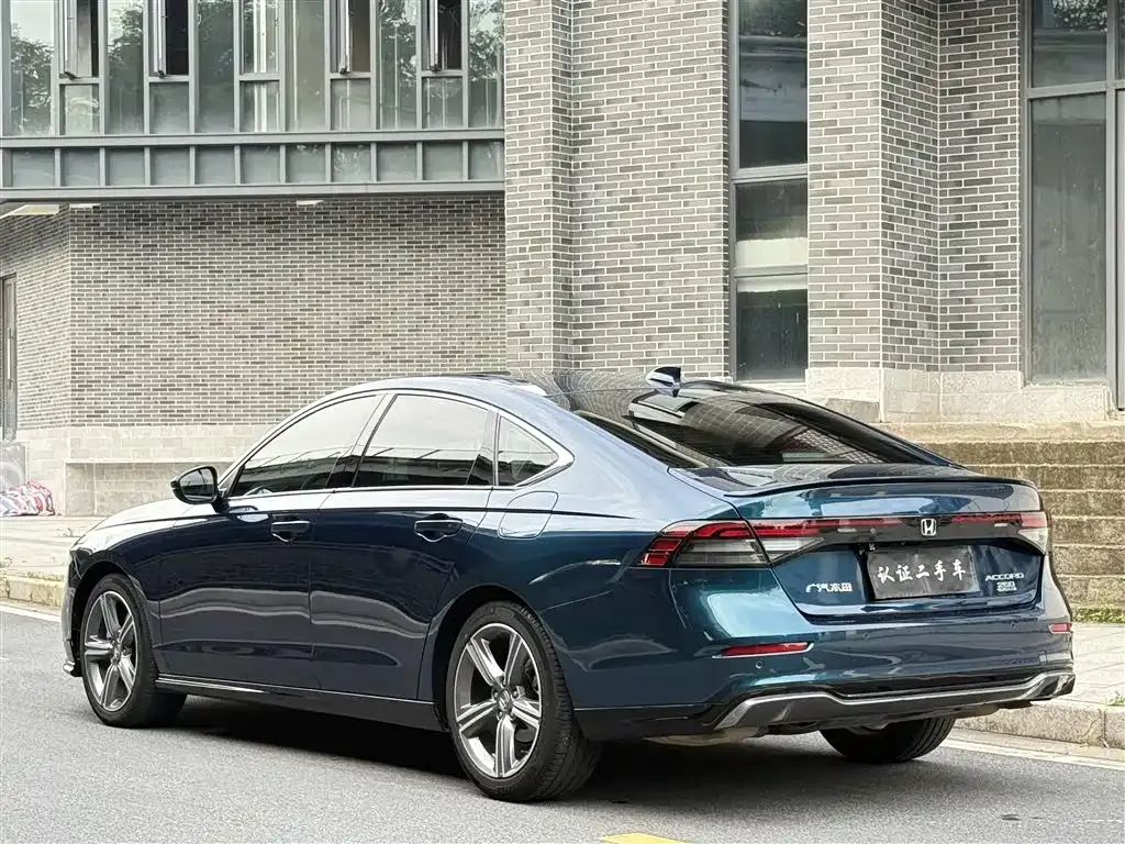 Honda Accord — фото 9