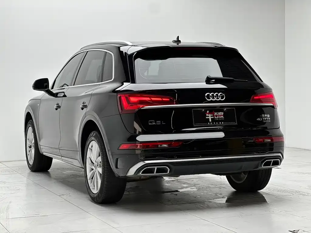 Audi Q5L — фото 8