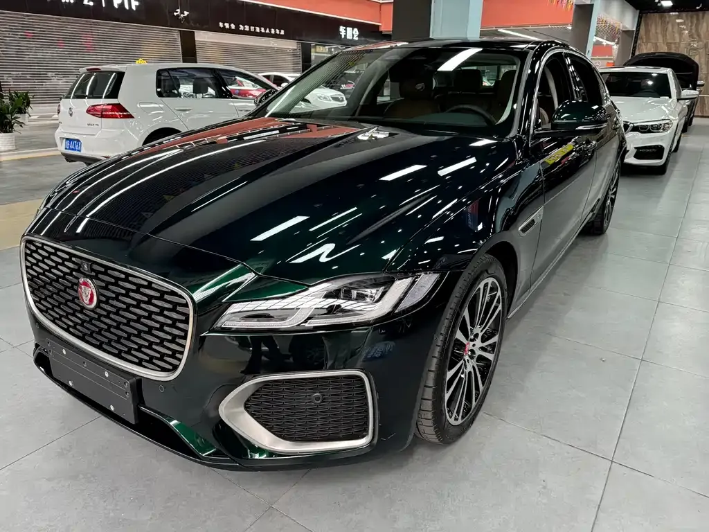 Jaguar XFL — фото 1
