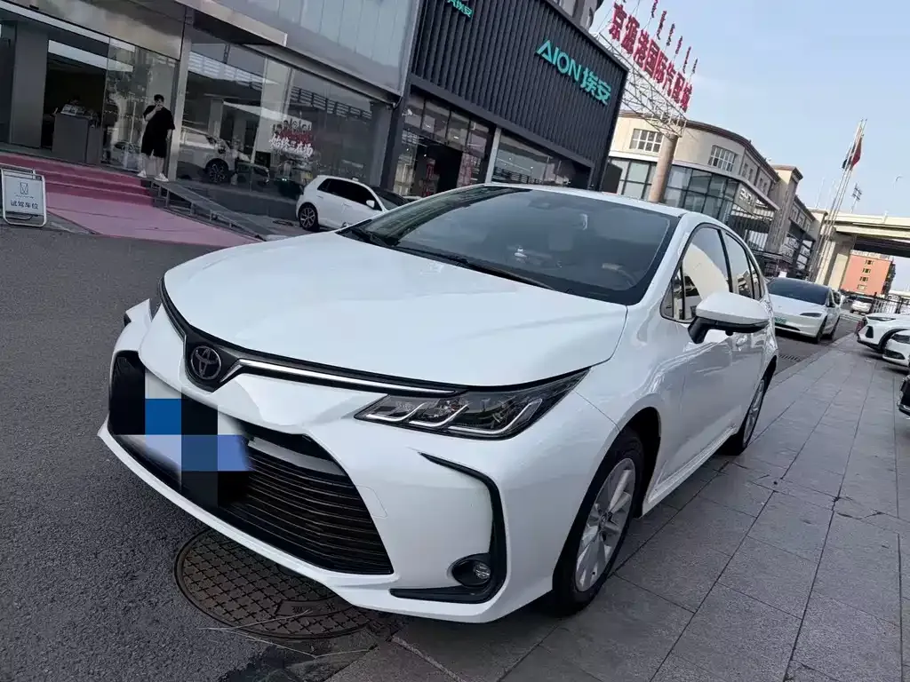 Toyota Corolla — фото 1