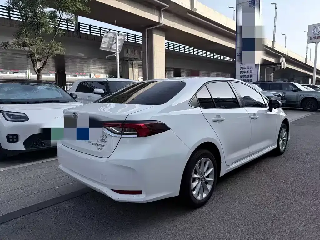 Toyota Corolla — фото 4