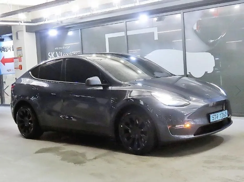 Tesla Model Y — фото 1