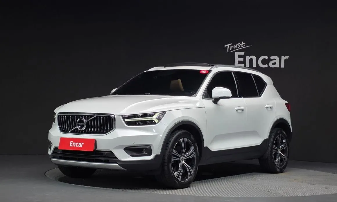 Volvo XC40 — фото 1