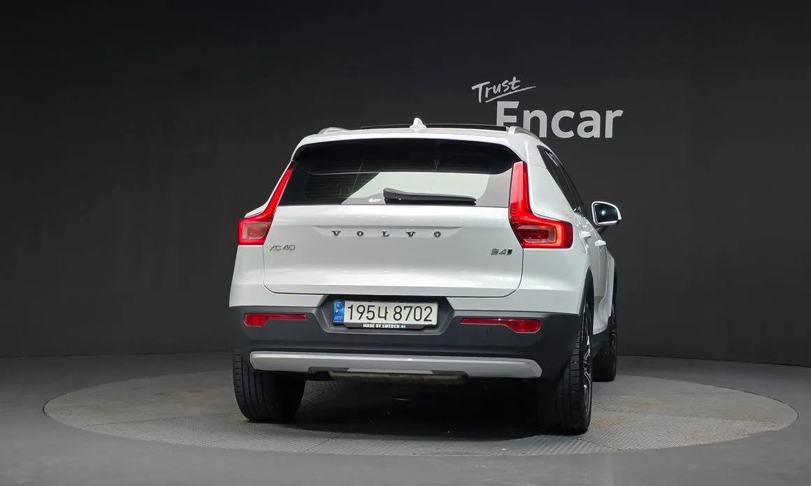 Volvo XC40 — фото 6