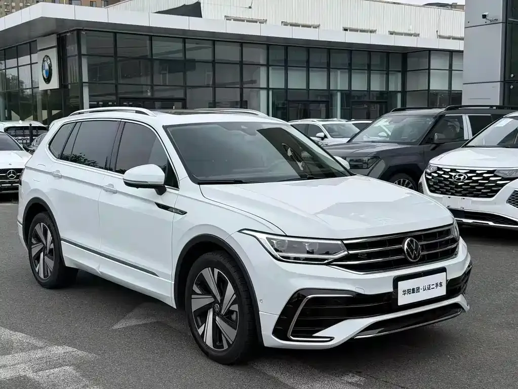 Volkswagen Tiguan L — фото 3