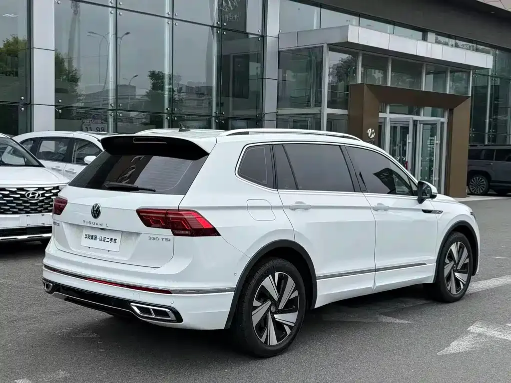 Volkswagen Tiguan L — фото 10