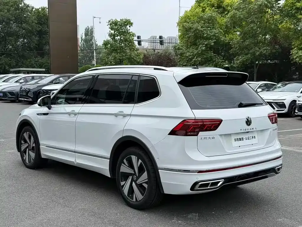 Volkswagen Tiguan L — фото 8