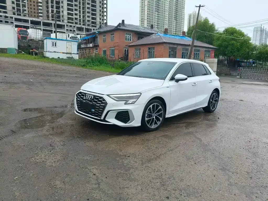 Audi A3 — фото 1