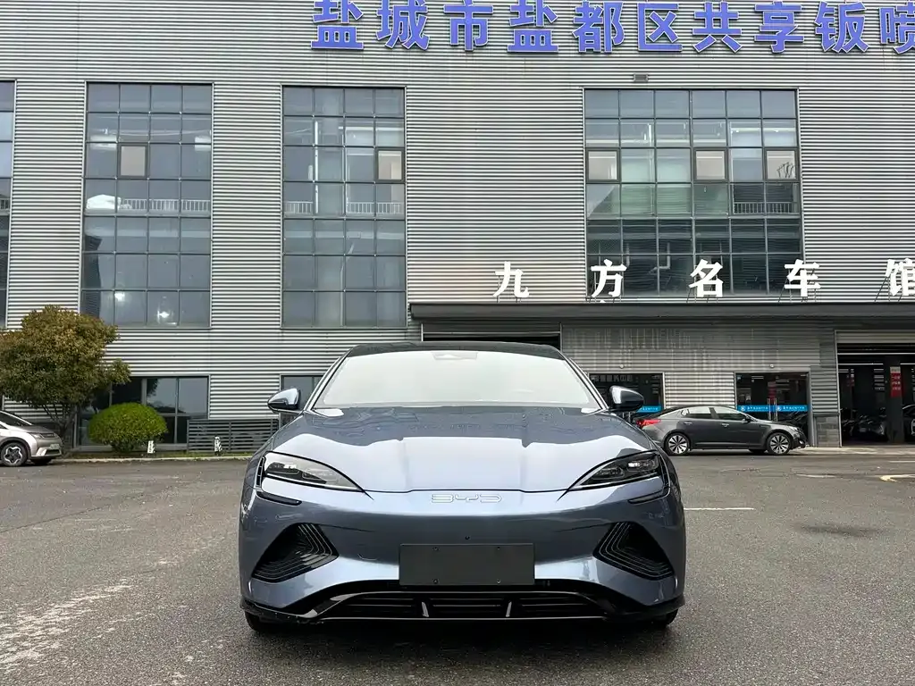 BYD Seal — фото 10