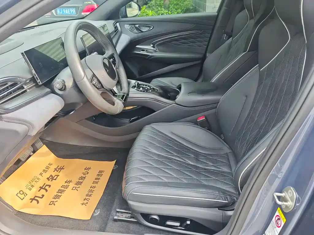 BYD Seal — фото 9