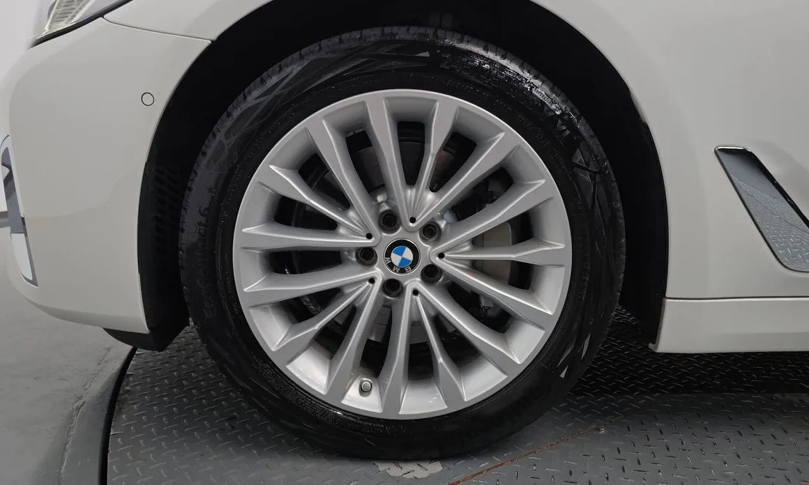 BMW 5-Series — фото 10