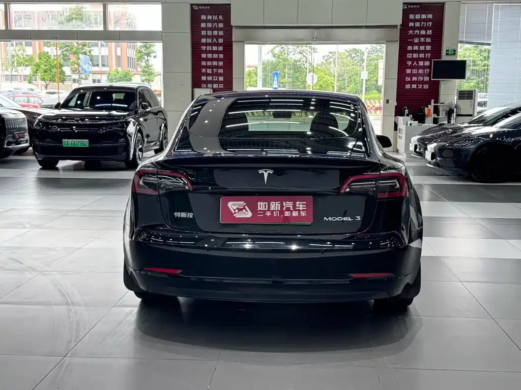 Tesla Model 3 — фото 9