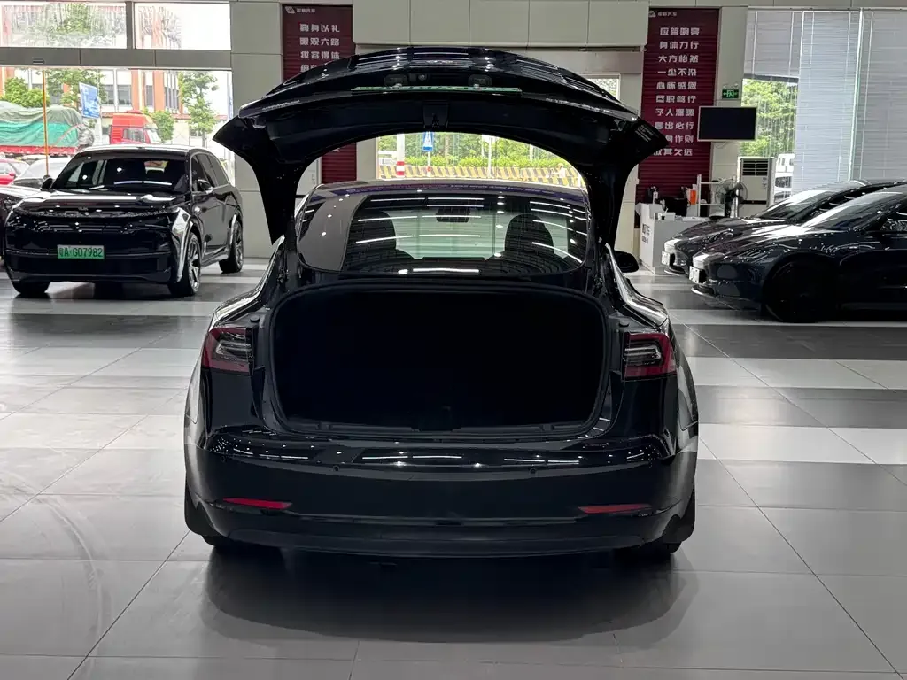 Tesla Model 3 — фото 6