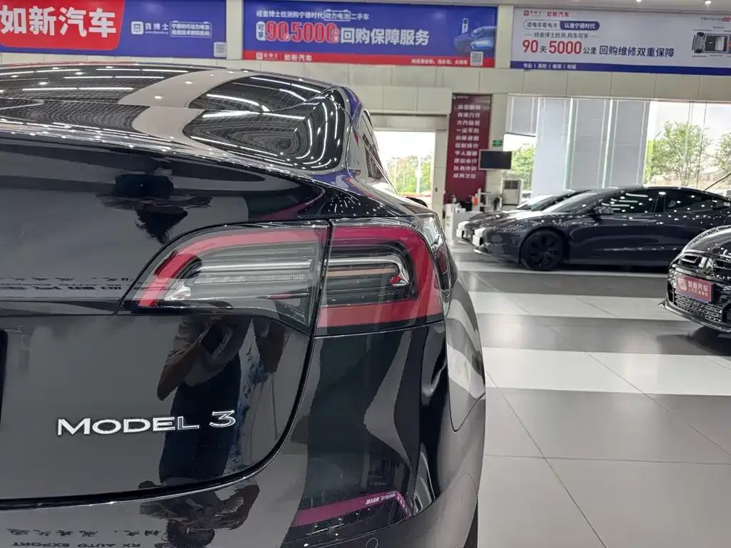 Tesla Model 3 — фото 5