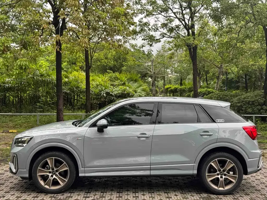 Audi Q2L — фото 3