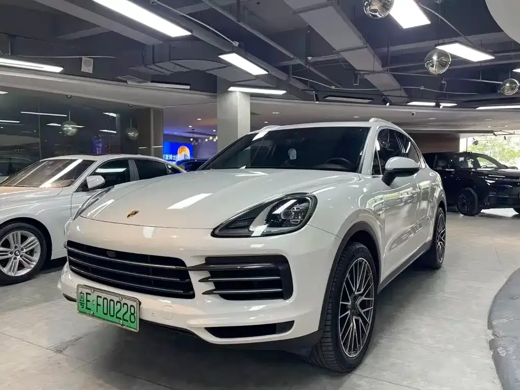 Porsche Cayenne Hybrid — фото 1