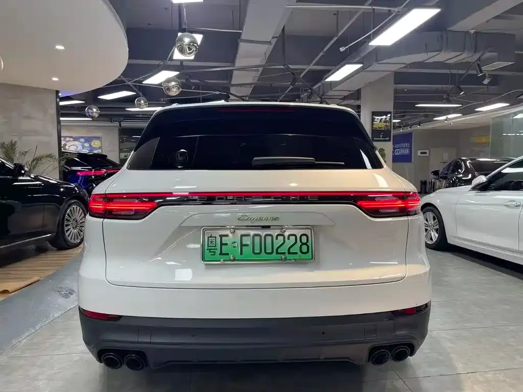 Porsche Cayenne Hybrid — фото 6