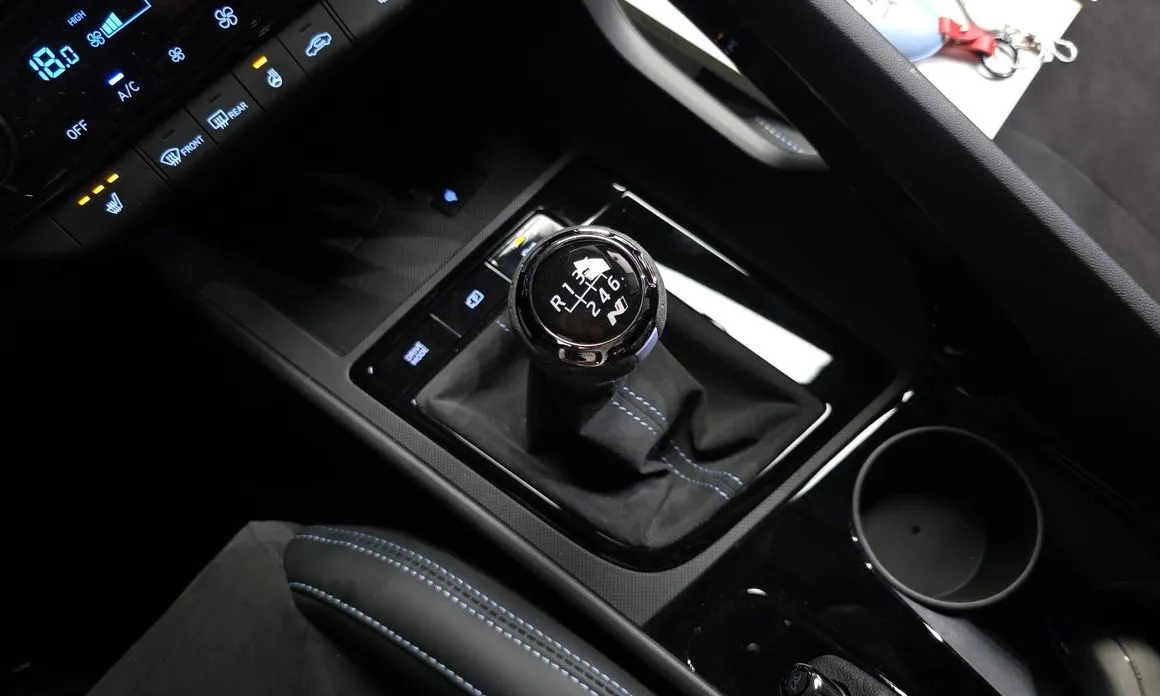 Hyundai AVANTE — фото 8