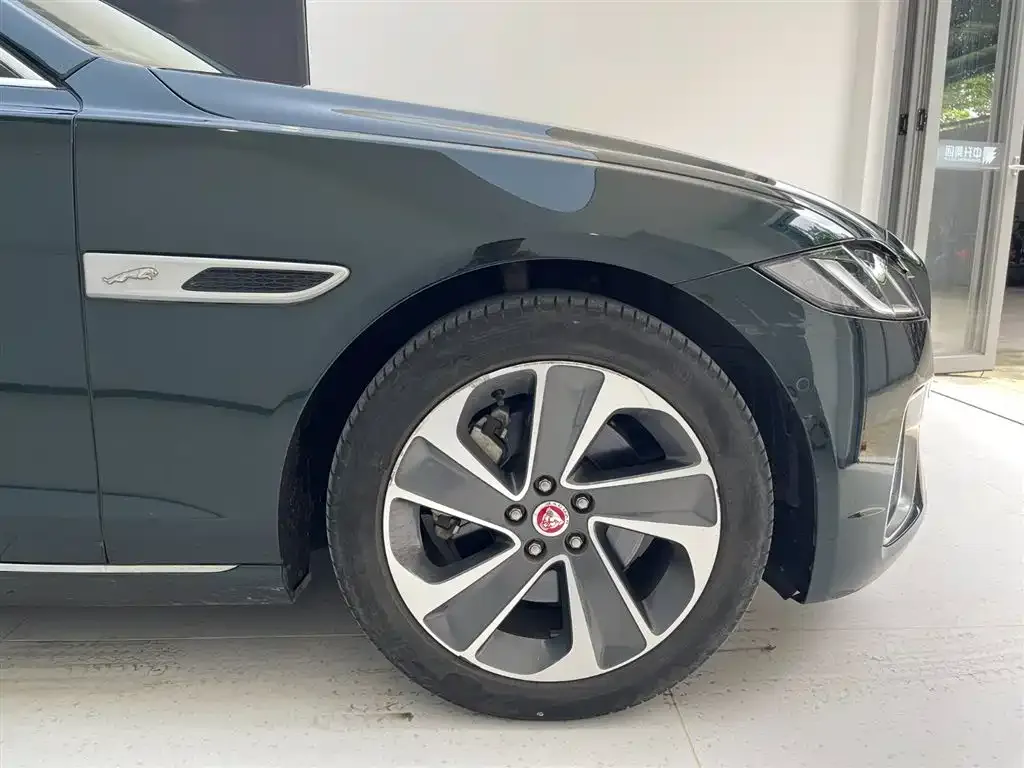 Jaguar XFL — фото 10