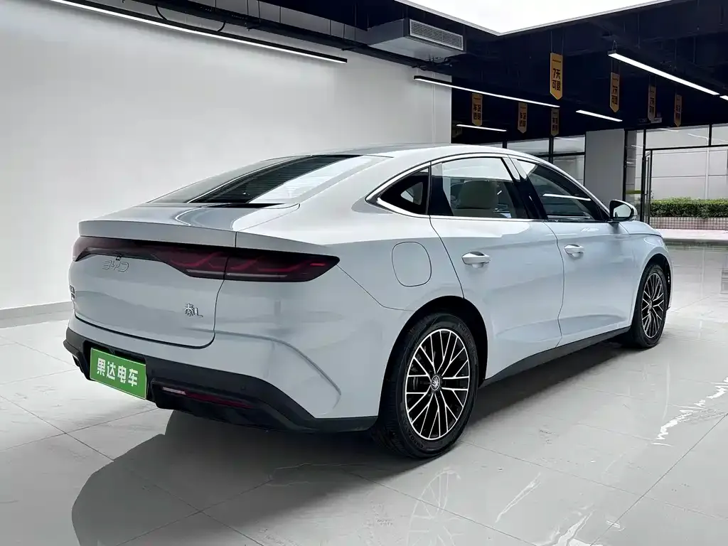 BYD Qin L — фото 10