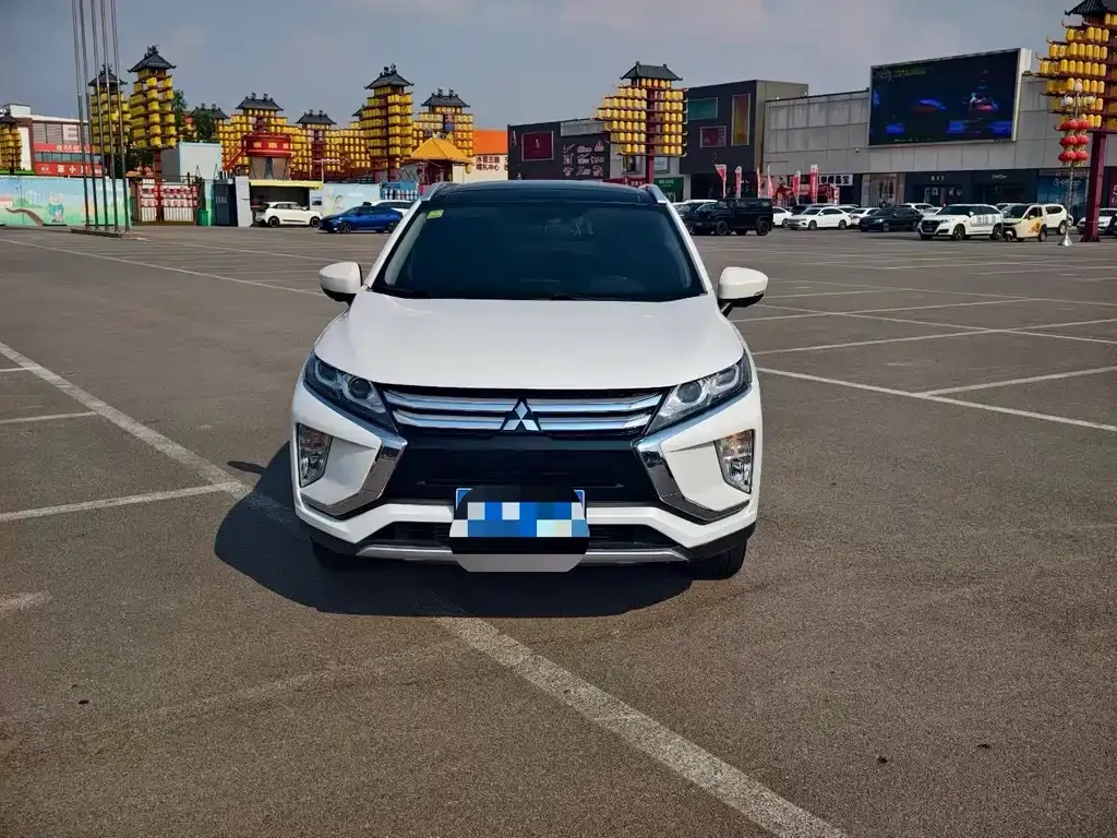 Mitsubishi Eclipse Cross — фото 1