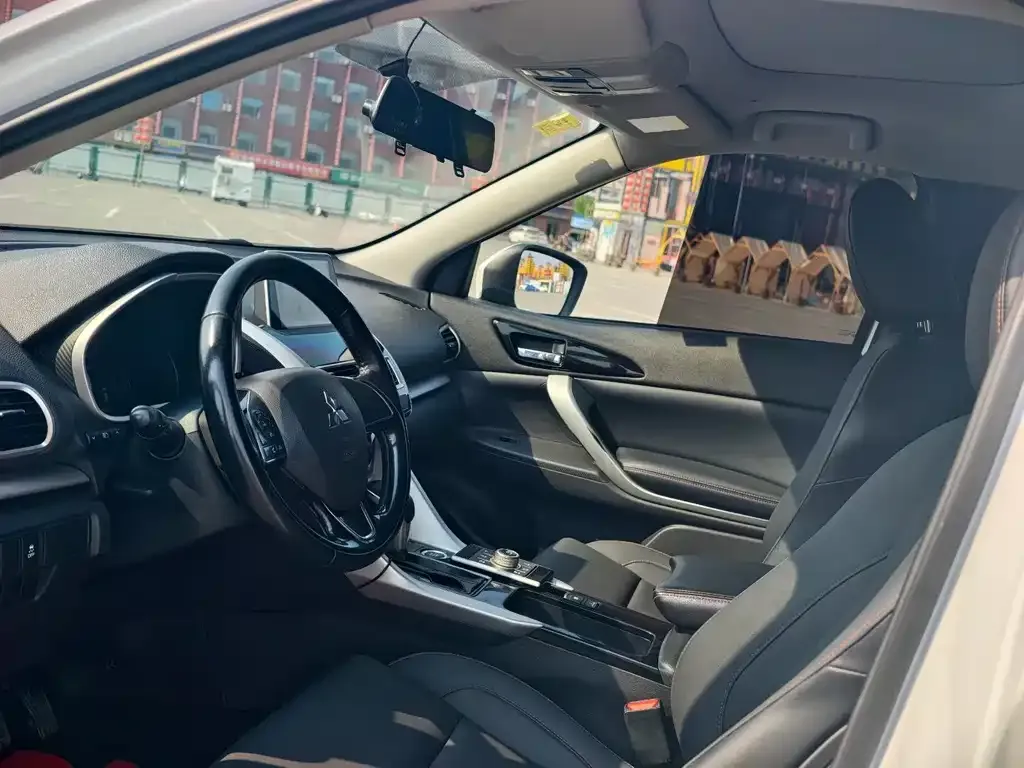 Mitsubishi Eclipse Cross — фото 3