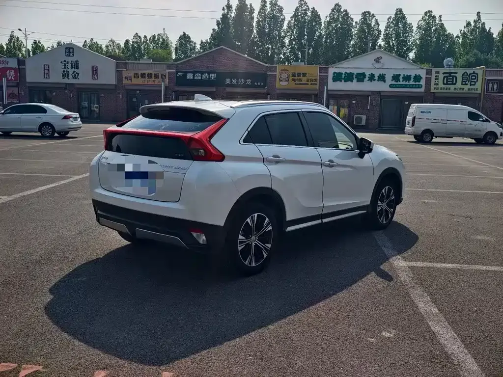 Mitsubishi Eclipse Cross — фото 7