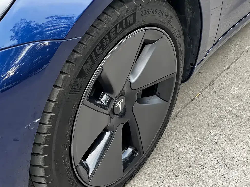 Tesla Model 3 — фото 5