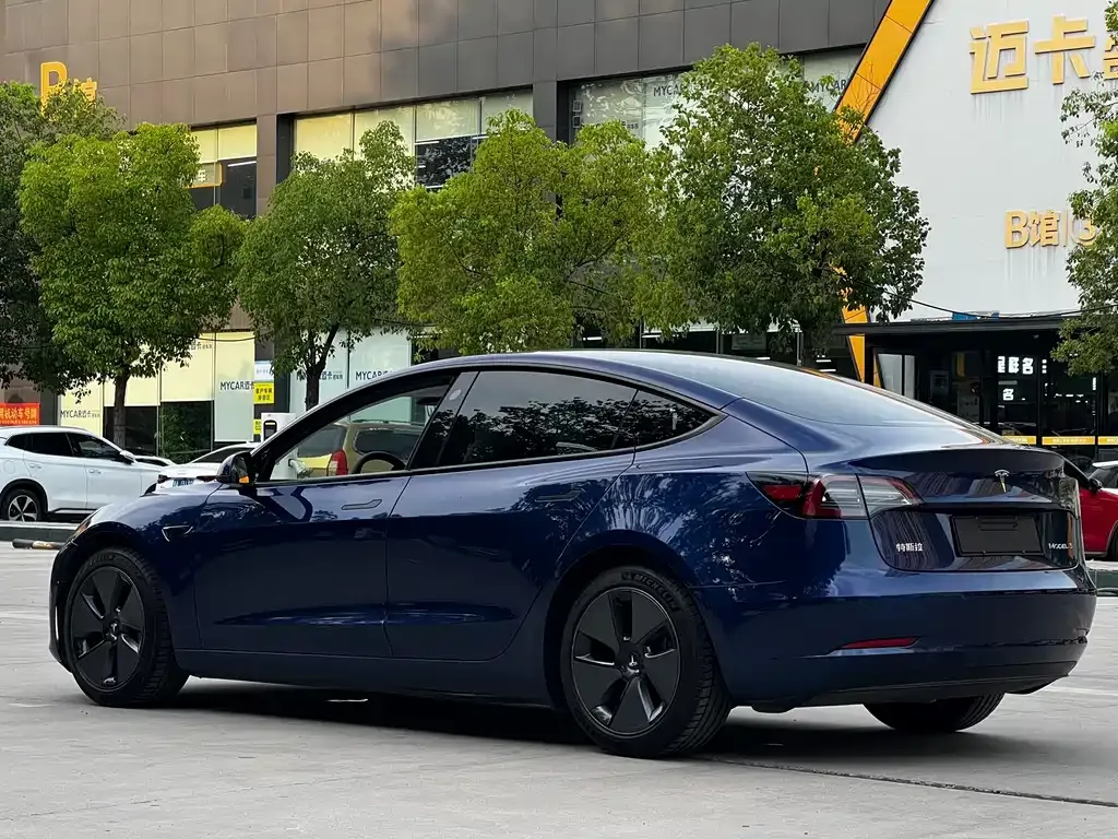 Tesla Model 3 — фото 7