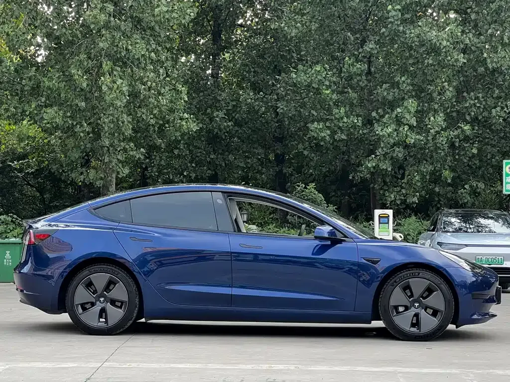 Tesla Model 3 — фото 9