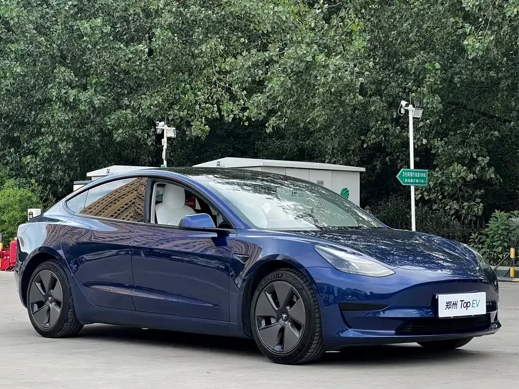 Tesla Model 3 — фото 10