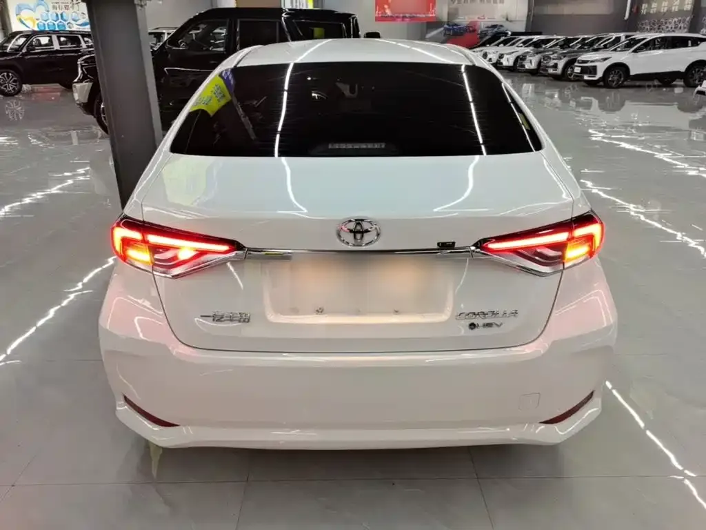 Toyota Corolla — фото 5