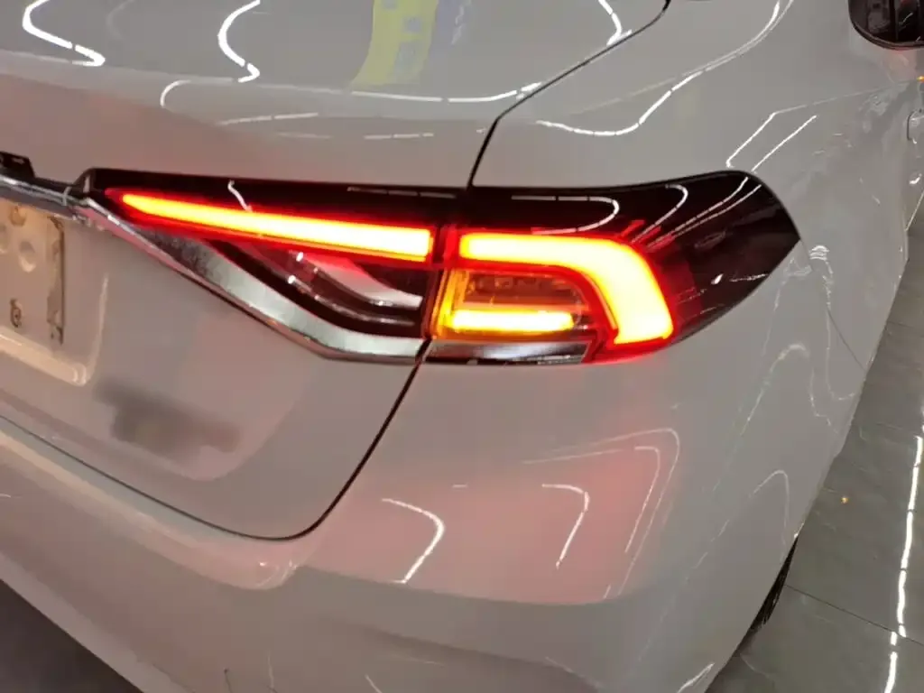 Toyota Corolla — фото 8