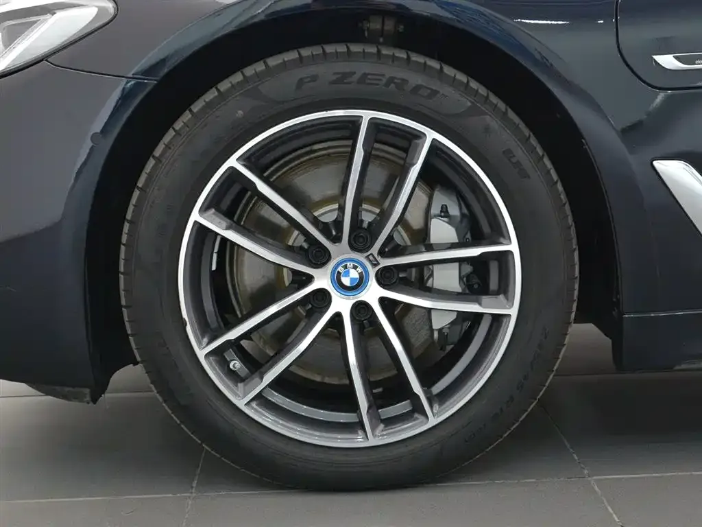 BMW 5 Series New Energy — фото 9