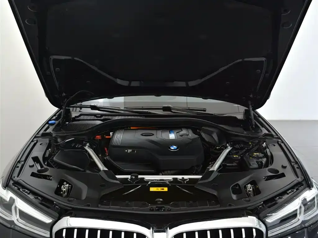 BMW 5 Series New Energy — фото 8