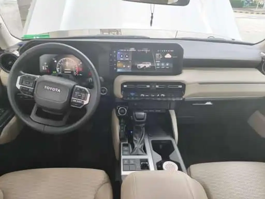 Toyota Prado 2024 из CN, фото 2