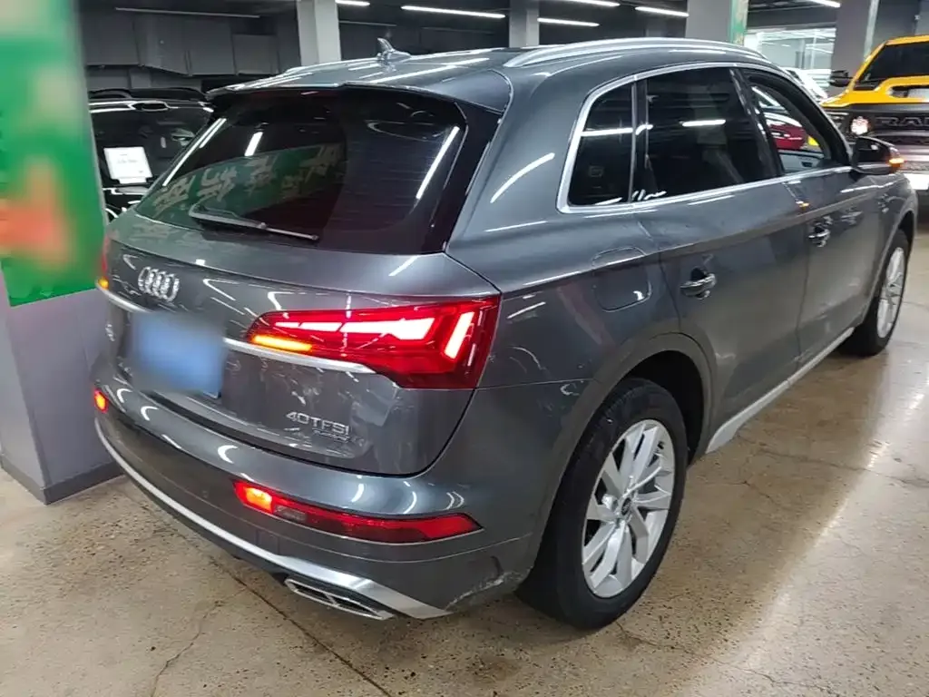 Audi Q5L — фото 6