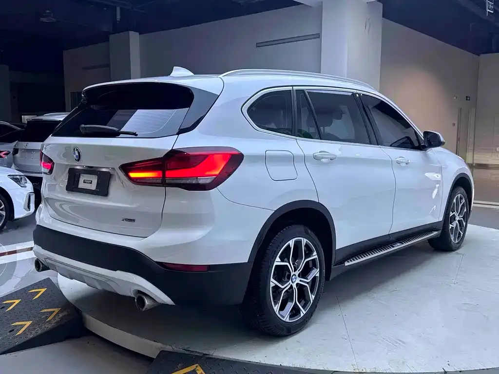 BMW X1 — фото 9