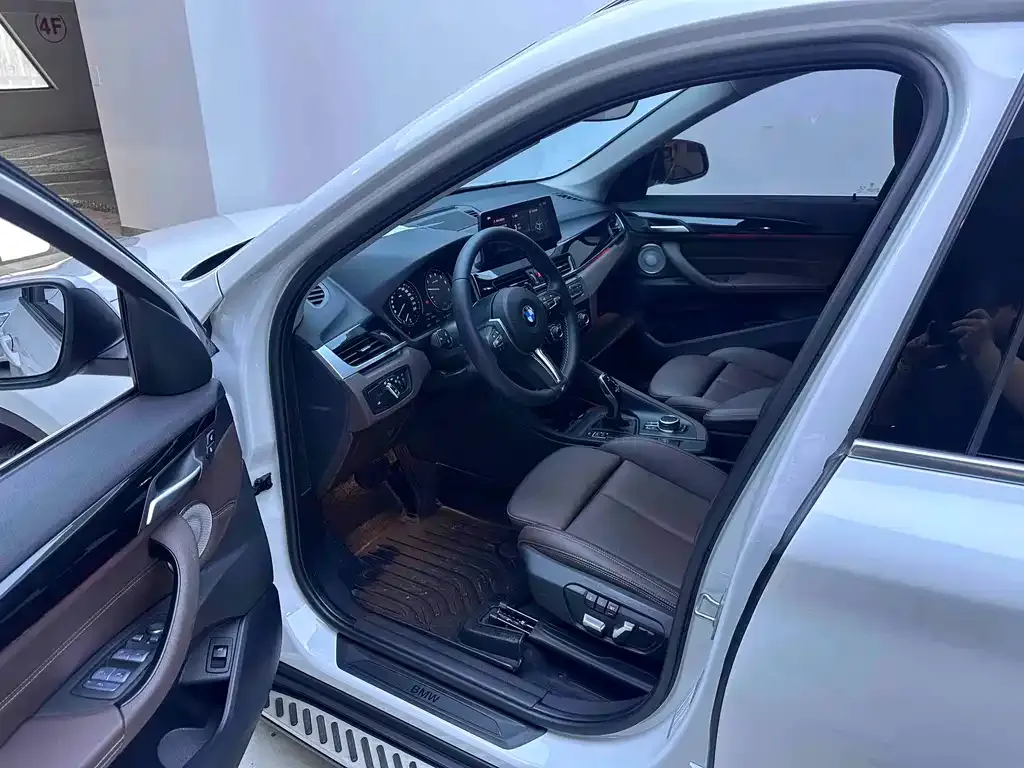 BMW X1 — фото 8