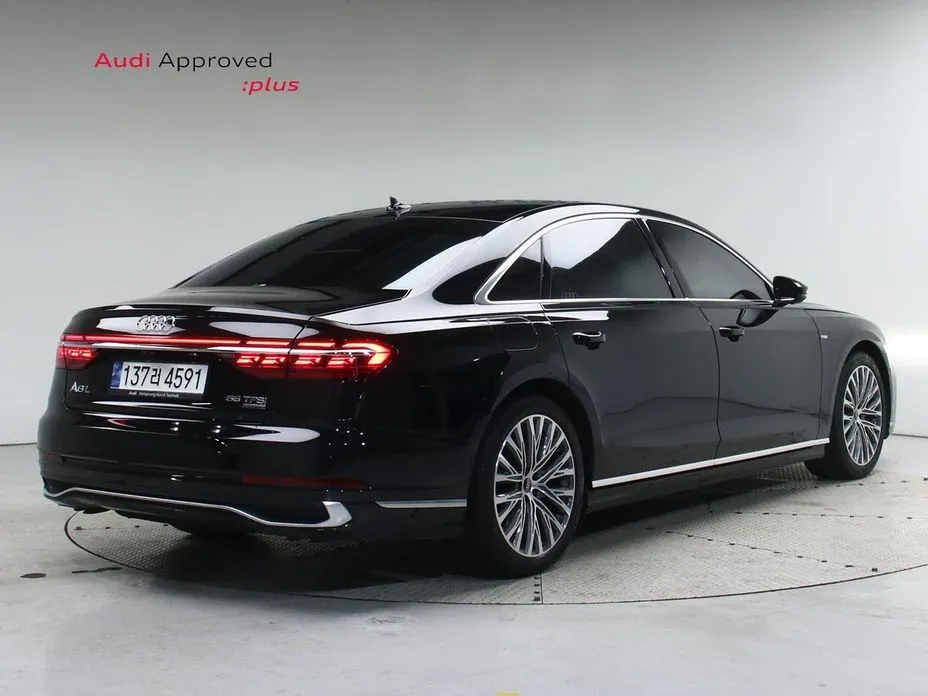 Audi A8 — фото 9