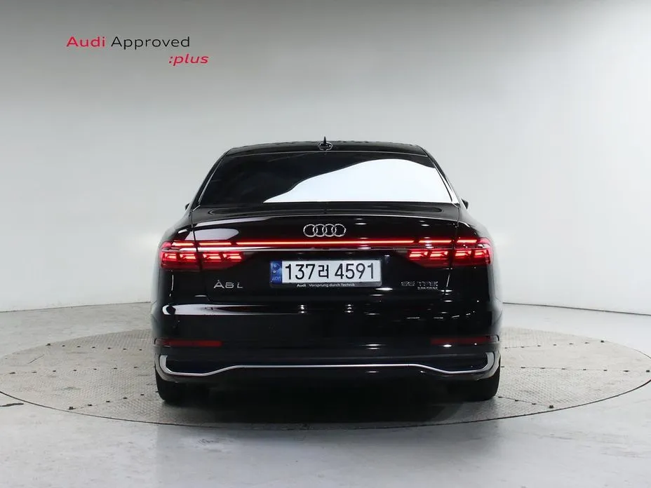 Audi A8 — фото 2