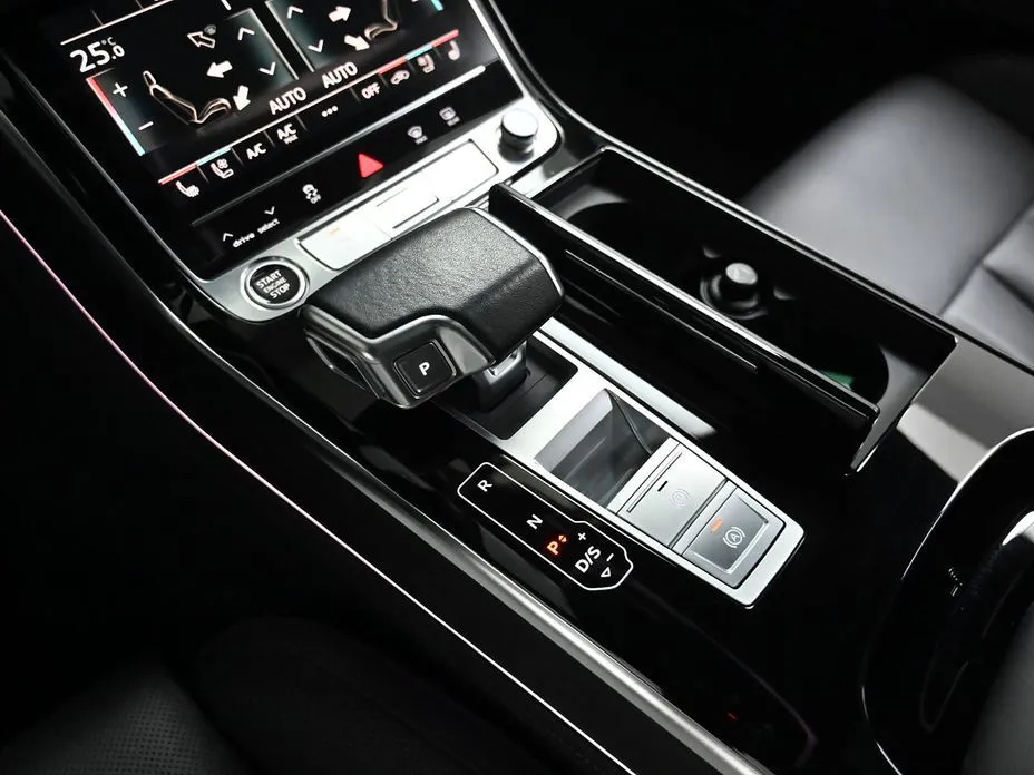 Audi A8 — фото 6