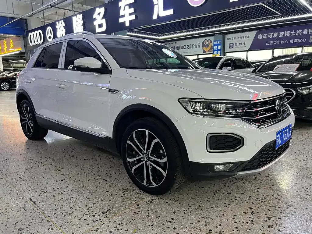 Volkswagen T-Roc — фото 9