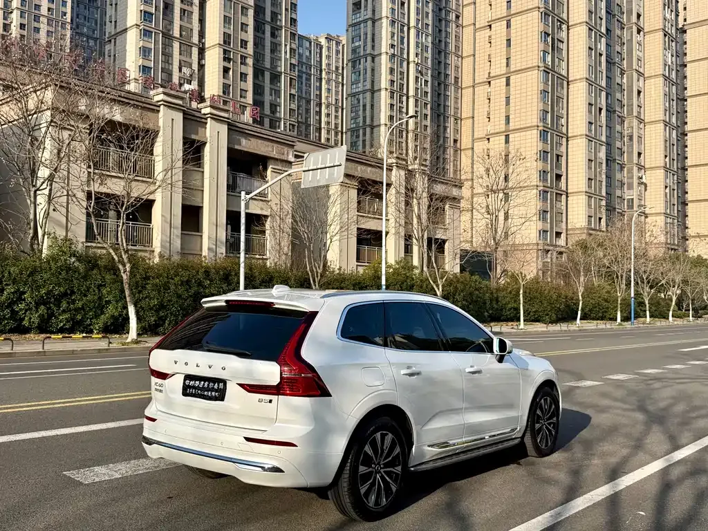 Volvo XC60 — фото 7
