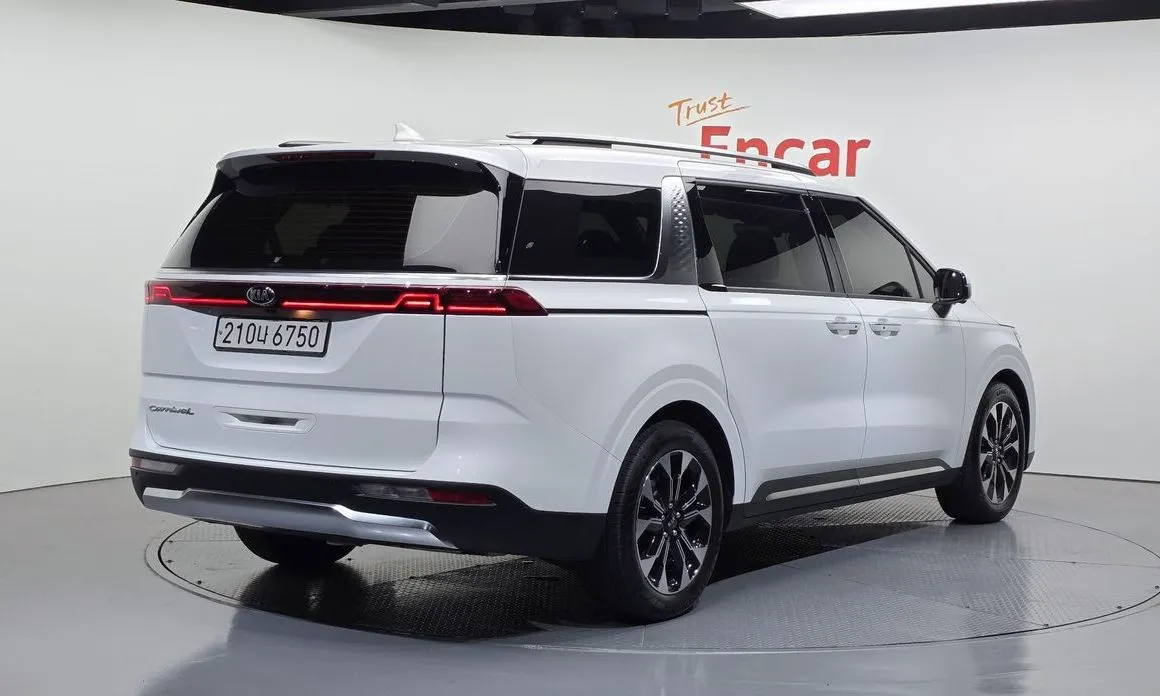 Kia Carnival — фото 10