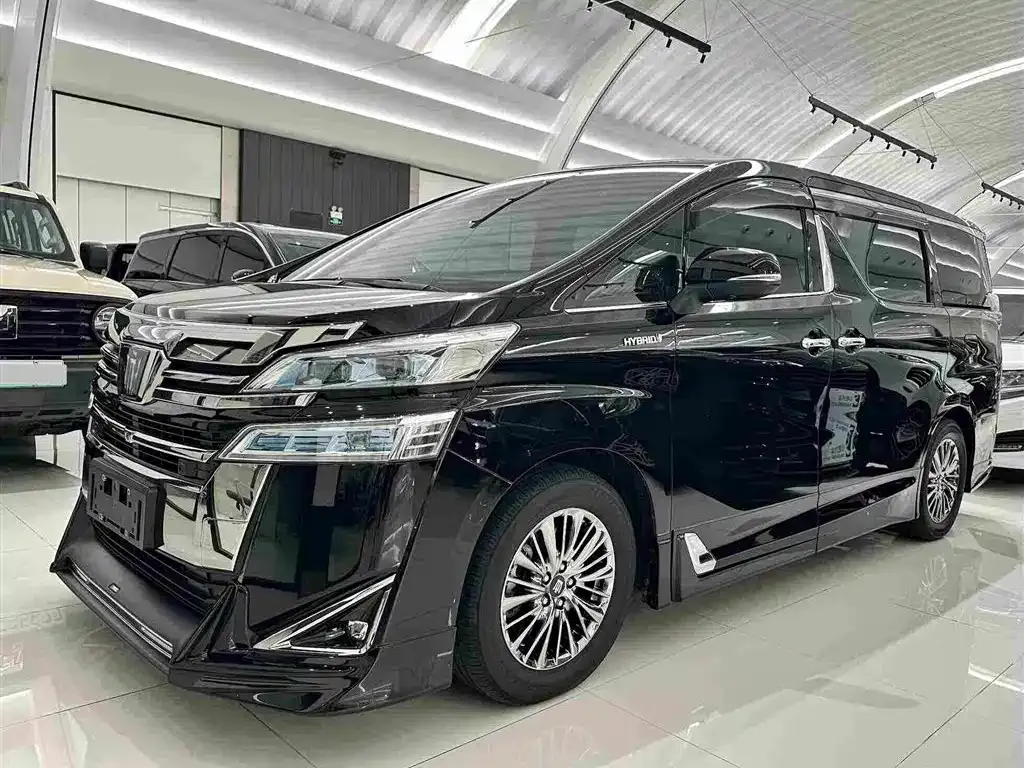 Toyota Vellfire — фото 1