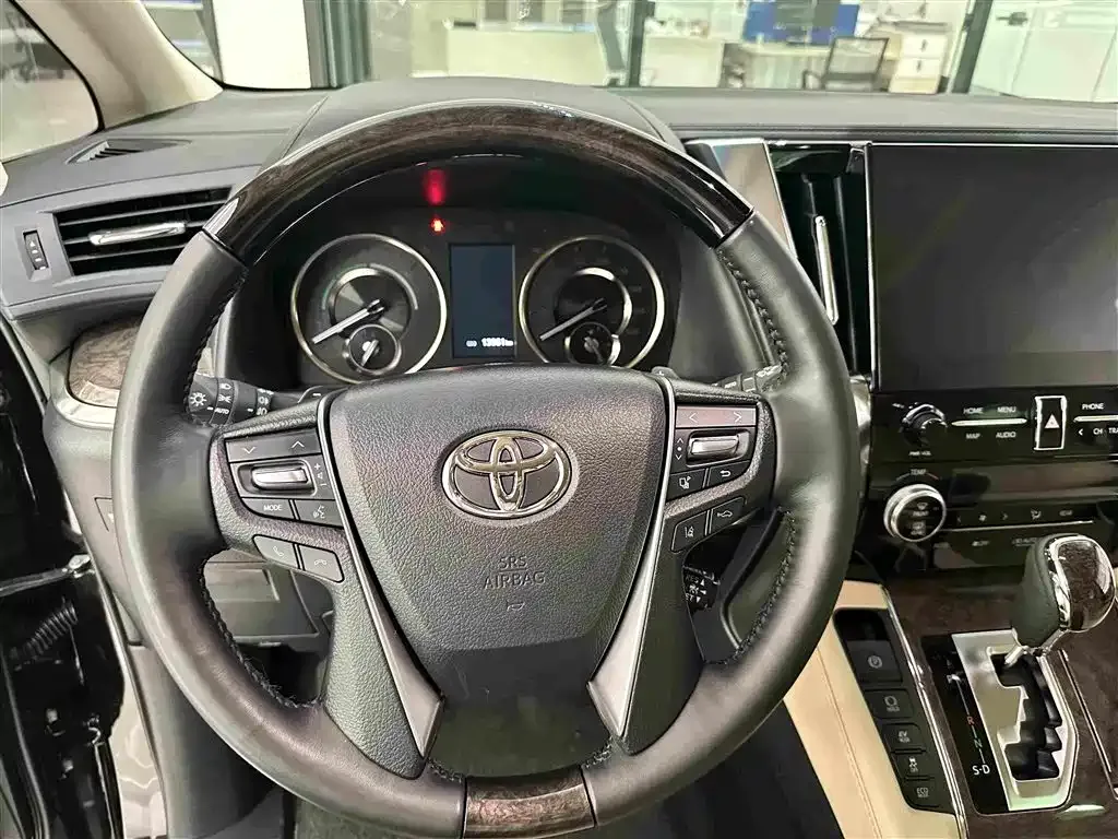 Toyota Vellfire — фото 9