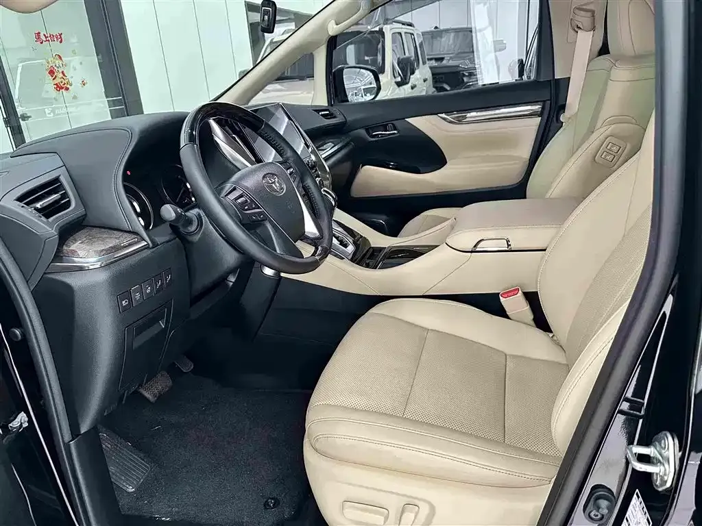 Toyota Vellfire — фото 8