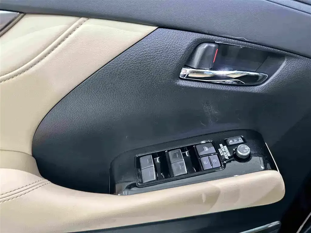 Toyota Vellfire — фото 6