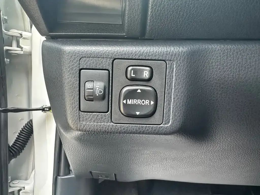 Toyota Yaris L — фото 6